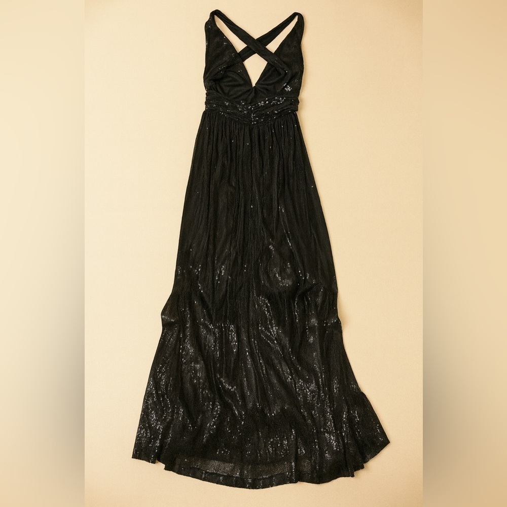 Chic Black Evening Gown - Picture 3 of 15